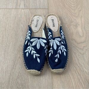 Anthropologie Soludos Blue Canvas Embroidered Mules